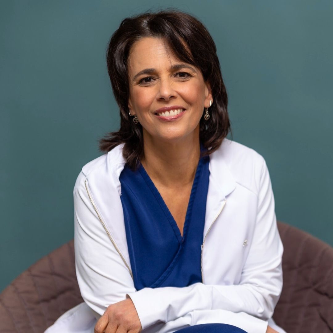 Dra. Cassia <br />Cardoso de Almeida